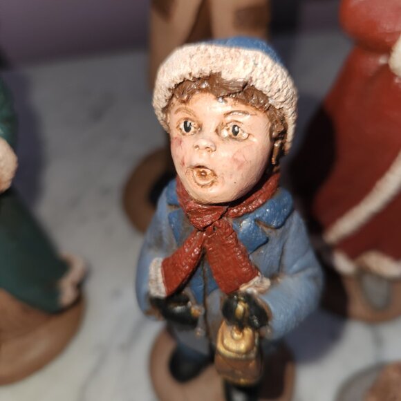 Vintage 1992 Christmas Caroler Figurines – Set of  4 + Dog 🎄 - Picture 3 of 11